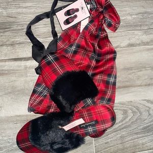 Victoria Secret Slippers (5-6) - New